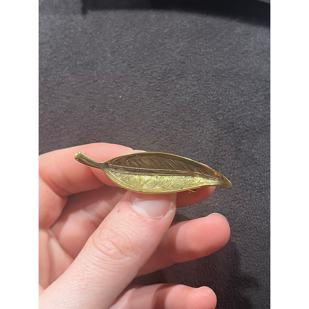 Vintage 80s Gold Leaf Pin Brooch